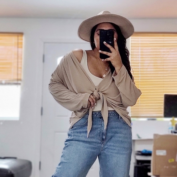 BEHIND THE SCENE'S TOP IN TAUPE TAN - Picture 3 of 7